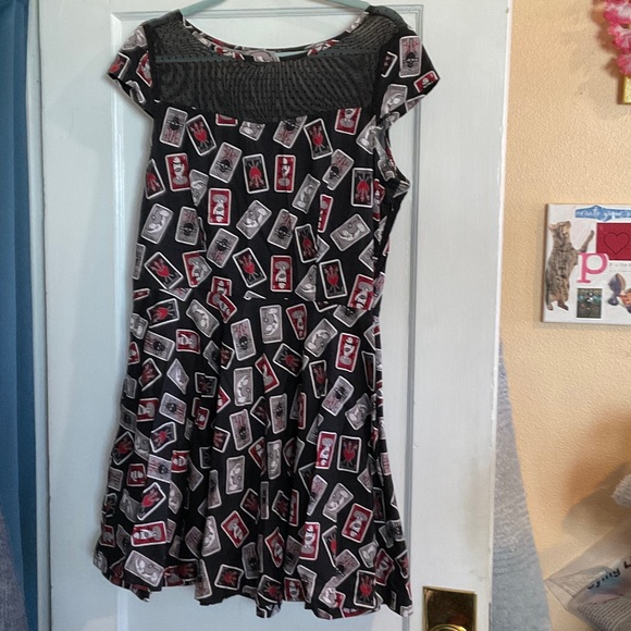 Hot Topic Lost Queen Dress Tarot Card Print Size XL - Picture 1 of 5